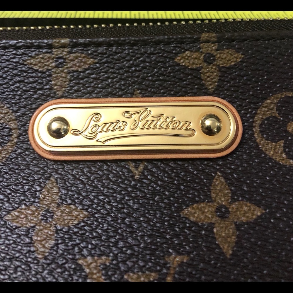 LOUIS VUITTON Pochette Milla - Picture 3 of 10